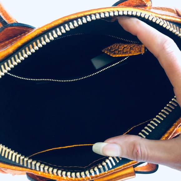 Burberry metallic clementine handbag - Picture 15 of 17